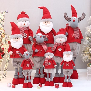Ausziehbare Weihnachtsfiguren als Weihnachtsmann, Schneemann und Rentier in Rot