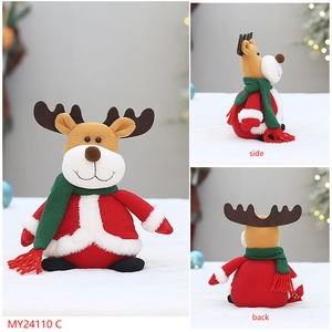 Affichage en trois vues montrant l'avant le côté et l'arrière d'un renne de Noël en peluche