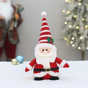 Père Noël en peluche tricotée avec bonnet rayé et ceinture pour décoration de Noël