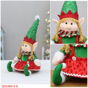 Details einer Weihnachts-Elfen-Plüschfigur mit Paillettenhut und rotem Rock für Deko