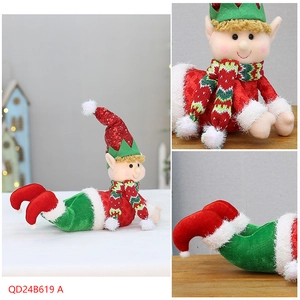 Detailansicht der Plüsch-Weihnachtself-Puppe mit Paillettenmütze und gestreiftem Schal