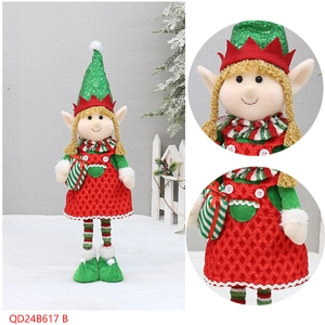 Detail der Weihnachts-Elfenpuppe mit grünem Paillettenhut und roter Schürze