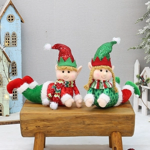 Weihnachtself Plüsch-Set mit langen Beinen und Pailletten auf Holzbank Deko