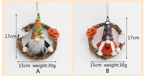 Details der Halloween Wichtel Reisigkranz Anhänger mit Filzkürbis und Geist Dekoration