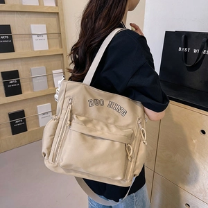 Grand sac fourre-tout en toile kaki avec broderie DUO NING et bandoulière ajustable