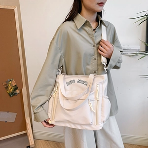 Grand sac cabas en toile avec broderie de lettres et design minimaliste blanc crème