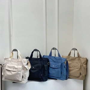 Grands sacs cabas minimalistes en toile en blanc cassé, noir, bleu et kaki avec sangle