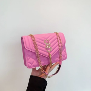 Damen Mode Gesteppte PU Umhängetasche Urban Minimalistisch Kleine Quadratische Crossbody Tasche Mit Goldkette SS Logo Metallquaste