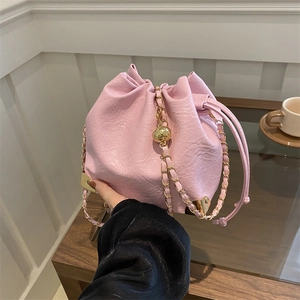 Korean Style Fashionable PU Leather Bucket Bag For Women Trendy Chain Shoulder Drawstring Bag With Metal Corner Detail