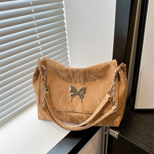 Women Fashion PU Leather Crinkled Texture Shoulder Bag With Silver Butterfly Buckle Chain Strap Flap Messenger Bag Minimalist Purse