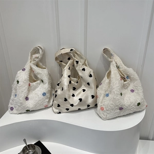 Mini sacs cabas minimalistes avec imprimé cœur et broderies florales colorées pour femmes