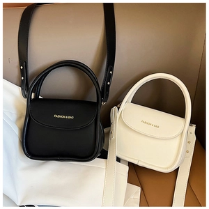 Sacs à main minimalistes noir et blanc en similicuir avec bandoulière et logo doré
