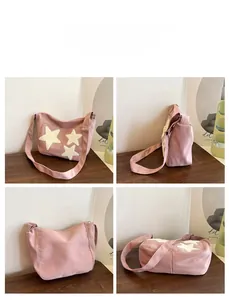 Détail du sac cabas rose à étoiles avec fermeture éclair et détails des bandoulières