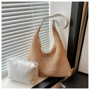 Grand sac cabas en paille avec bandoulière en cuir blanc et pochette intérieure amovible