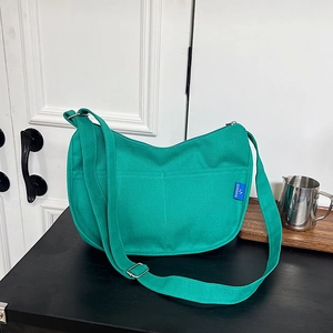 Sac à Bandoulière en Toile Décontracté pour Femmes Sac Hobo Demi-lune Street Trend Avec Pendentif Fleur Sangle Réglable Couleur Contrastée
