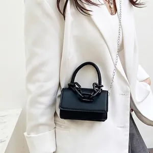 Mini sac bandoulière noir minimaliste 2024 avec grosse chaîne et lanière argentée
