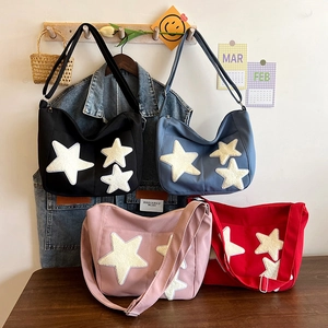 Sac bandoulière en toile avec étoiles en peluche noir bleu rose et rouge