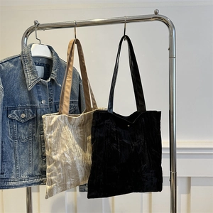 Fashionable tote bags in beige and black with vintage branch patterns and slim straps