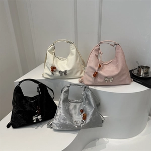Elegante borsa a spalla con fiocco e nappina di perle in velluto disponibile in vari colori