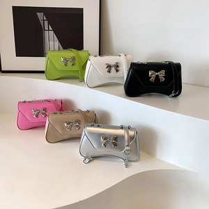 Fashionable crossbody bags in six colors featuring metallic bow buckles and chain straps