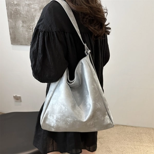 Minimalist silver large capacity metallic tote bag with shoulder strap for women fashion