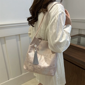 Borsa tote rosa stile cinese con ricamo paesaggistico e nappa decorativa elegante