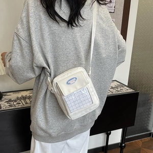 Sac à bandoulière minimaliste en toile beige pour femme avec fente pour carte claire