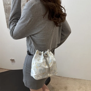 Exquisite white Chinese embroidery bucket bag with butterfly patterns and pearl chain