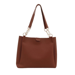 Borsa tote marrone a grana litchi con eleganti tracolle a catena dorata da donna