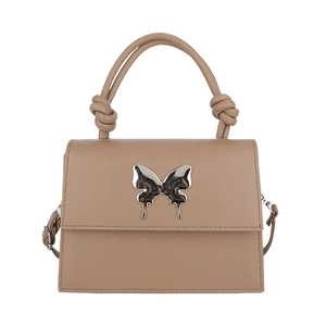 Sac trapèze marron avec ornement papillon argenté et poignée à nœud torsadé élégant