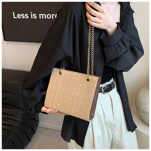 Fashionable woven tote bag with chain strap and contrast leather trim details