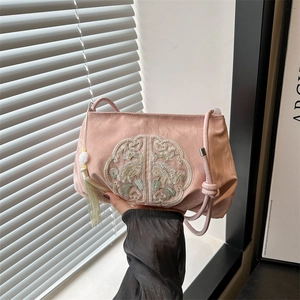 Elegant New Chinese Style Embroidered Shoulder Bag For Women Satin Flower Pleated Crossbody Bag With Tassel Charm Retro Tote