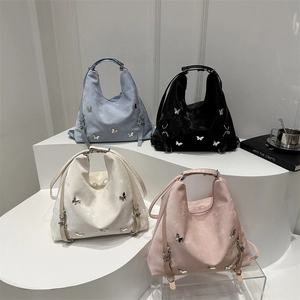 Grands sacs hobo minimalistes en quatre couleurs avec décor papillon et bandoulière réglable