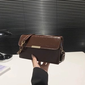 Nouveau Sac à Épaule en Cuir PU pour Femmes Sac Sous le Bras de Couleur Contrastée Petit Sac Bandoulière Carré Mode Minimaliste