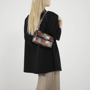 Sac bandoulière géométrique minimaliste avec motifs serpent colorés et sangle en acrylique