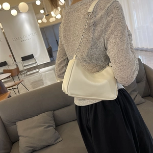 Minimalist cream white hobo shoulder bag with silver chain strap for summer fashion
