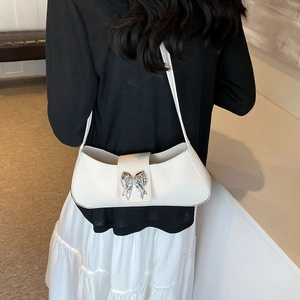 Sac à épaule blanc minimaliste en PU avec boucle papillon argentée et sangle