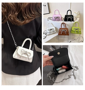 Mini sac bandoulière avec nœud en strass montrant l'intérieur et les options de couleur