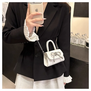 Mini sac à main blanc chic avec nœud en strass argenté et élégante bandoulière