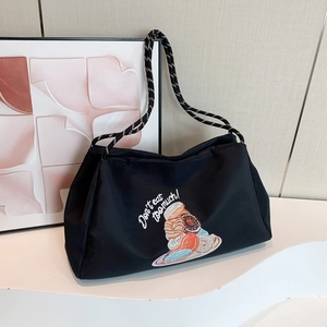 Sac fourre-tout noir minimaliste avec imprimé donuts et bandoulière en corde rayée chic