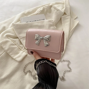 Mini Sac à Épaule en Cuir PU Tendance pour Femmes Texture Métallique Craquelée Petit Sac Carré avec Nœud Papillon