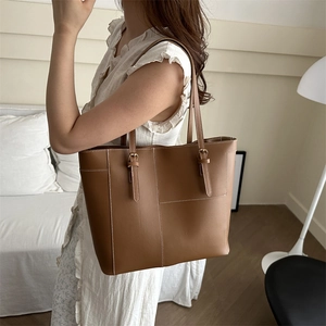 Sac cabas en cuir marron avec surpiqûres blanches contrastées et grande capacité pour femme