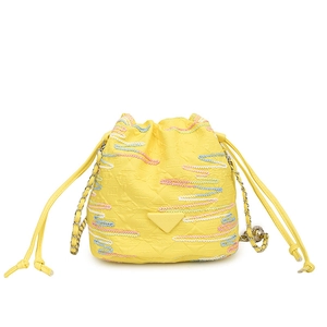 Secchiello giallo chic con ricami colorati a onde e tracolla a catena alla moda