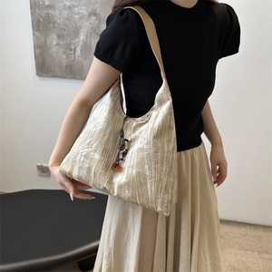 Sac fourre-tout plissé de style japonais avec motif bambou et pendentif ambré