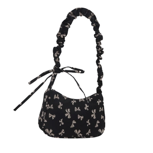 Borsa a mezzaluna in nylon floreale con stampa a fiocco e tracolla arricciata