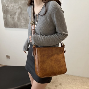 Retro brown oil wax leather tote bag with wide jacquard shoulder strap for women