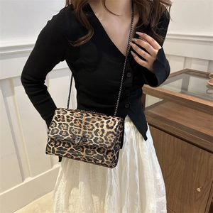 Leopard print small square shoulder bag with black metal chain and flap buckle
