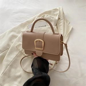 Sac à Bandoulière Femme Minimaliste Urbain en Cuir PU Boucle Carrée Dorée Sac à Main Bandoulière Réglable Couleur Unie Mode
