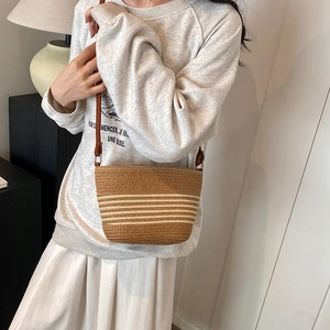 Sac bandoulière en paille tressée à rayures blanches pour vacances à la plage et loisirs