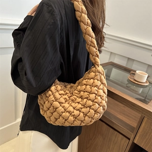 Sac à bandoulière chic kaki avec texture bulle et design plissé décontracté pour le quotidien